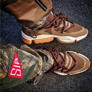 Sia Collective CV 0.02 “Henny”